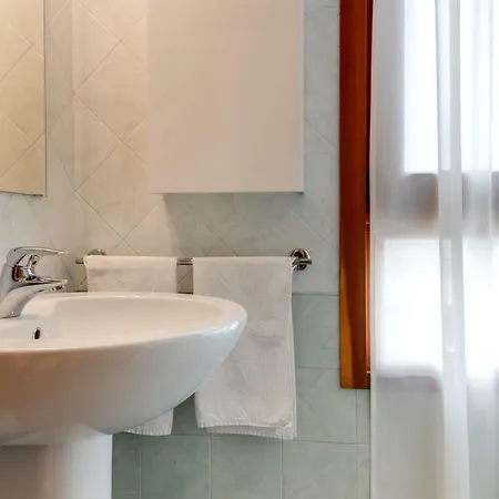 Il Passatore Con Box Auto E Balcone Vicino Stazione