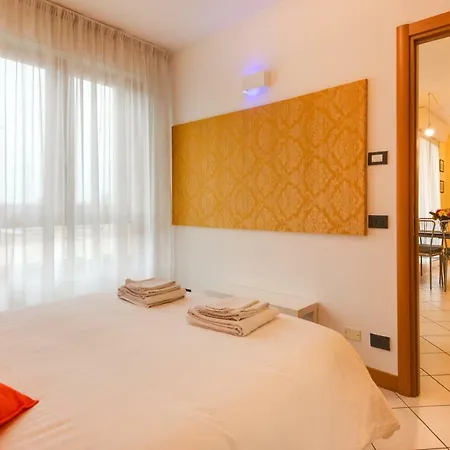 Il Passatore Con Box Auto E Balcone Vicino Stazione *