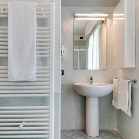 Il Passatore Con Box Auto E Balcone Vicino Stazione *